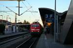 111 061 mit der RB 26579 von Offenburg nach Neuenburg (Baden) am Abend des 23.02.14 beim Halt in Freiburg (Breisgau) Hbf.