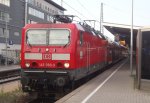 143 050 wartet mit ihrer RB ins Hllental in Freiburg auf die Abfahrt.