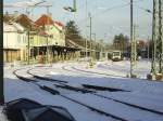 Der Freudenstdter Hauptbahnhof, im Hintergund ein abgestellter Triebwagen der Ortenau-S-Bahn.