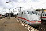 401 055 (Tz 155  Rosenheim ) als ICE 578 (Linie 22) von Stuttgart Hbf nach Hamburg-Altona durchfährt den Bahnhof Fulda auf Gleis 6.