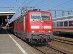 Im Bahnhof Fulda wartet 111 192 vor dem RE4515 auf die Rckfahrt nach Frankfurt, das Wetter knnte nicht besser sein. Der Meister hat seine Maschine noch fr ein Zigarettchen verlassen, der Bundesfinanzminister will ja auch sein Freude (hhh Steuern) haben