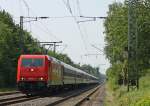 185 360-1 mit einem Pilgerzug aus Lourdes in Richtung Rurgebiet bei der Einfahrt in Geilenkirchen, 21.5.11