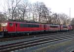 WFL Lok 12, 293 021-2 ( 9880 3293 021-2 D-WFL ) schiebt am 19.12.2020 einen Lokzug vom BW ins Netz von Gera Hbf.