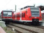 VT 928 272 und ET 425 stehen im Bahnhof Germersheim zur Abfahrt bereit.