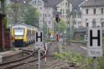 Blick in den Schilderwald mit abgestellten LINT 41 bei der Ausfahrt in Richtung Fulda/Gelnhausen des Bahnhofes Gießen am 25.4.14