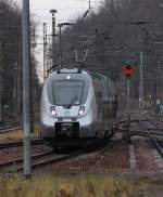 1442 629 fährt am 15.12.2013 mit der S5 von Zwickau (Sachs) Hbf nach Flughhafen Leipzig/Halle in den Bahnhof von Gößnitz ein.