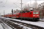 143 948 steht am 04.02.10 mit einer RB nach Wittenberg im Bahnhof Grfenhainichen.