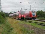 Zugkreuzung in Grimmen,am 31.Juli 2023,an der Ausfahrt Richtung Neubrandenburg. 445 002 nach Berlin Südkreuz mußte auf den 442 853 nach Stralsund warten.