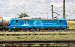 192 004-0 (Siemens Smartron) vor einer Schlange Kesselwagen im Bahnhof Großkorbetha.