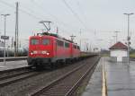 140 855-8 und 140 808-7 ziehen am 23. August 2013 einen Schwellenzug durch Grokorbetha in Richtung Naumburg.