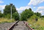 Blick auf das Anschlussgleis der ehemaligen Bahnmeisterei in Güterglück.