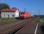 Die 152 058-4 durchfuhr am 11.06.10 den Bahnhof Gundelsdorf mit einem gemischten Gterzug.