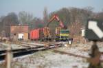 In Hagenow an der Ladestrae werden die Holzwaggons beladen.