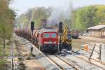 232 498 hat in Hagenow Stadt Ausfahrt. 20.04.2011