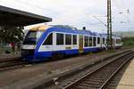 648 808 (Alstom Coradia LINT) von Transdev Sachsen-Anhalt (HarzElbeExpress) als HEX80534 (HEX 24) nach Halberstadt verlässt seinen Startbahnhof Halle(Saale)Hbf auf Gleis 1a.