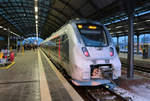 Zwei 9442 (Bombardier Talent 2) von Abellio Rail Mitteldeutschland als verspätete RB 74731 (RB59) von Nordhausen nach Bitterfeld stehen in Halle(Saale)Hbf auf Gleis 9.