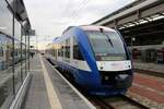 648 369 (Alstom Coradia LINT 41) von Transdev Sachsen-Anhalt (HarzElbeExpress) als HEX80532 (HEX 24) nach Halberstadt steht in seinem Startbahnhof Halle(Saale)Hbf auf Gleis 12 E-F.