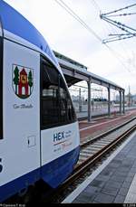 Detailansicht von 648 282-1  Der Ilsetaler  (VT 804 | Alstom Coradia LINT 41) von Transdev Sachsen-Anhalt (HarzElbeExpress) mit dem Wappen der Stadt Ilsenburg. Aufgenommen in Halle(Saale)Hbf auf Gleis 12 D-F. [10.3.2018 | 17:28 Uhr]