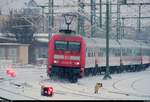 Nachschuss auf 101 037-0 mit 101 141-0 als leere IC-Garnitur, die Halle(Saale)Hbf auf Gleis 12 Richtung Norden verlässt.