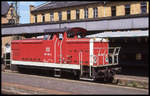 Rangierlok 345132 in neuer DB Lackierung am 9.8.1998 im HBF Halle (Saale).