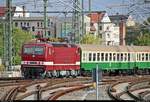 Nachschuss auf 143 005-7 (243 005-6) der Traditionsgemeinschaft Bw Halle P e.V. mit 18 201 der Dampf-Plus GmbH als SDZ 56744 von Naumburg(Saale)Hbf nach Warnemünde, der Halle(Saale)Hbf auf Gleis 9 verlässt.
Es handelte sich um die letzte Fahrt der 18 201 an die See zur Hanse Sail vor ihrem Fristablauf Ende 2018.
[11.8.2018 | 8:16 Uhr]