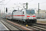 Nachschuss auf 146 568-1 DB als IC 2430 (Linie 56) von Leipzig Hbf nach Emden Hbf, der Halle(Saale)Hbf auf Gleis 12 verlässt.