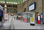 Sehr früh am Morgen ließen sich noch ungestört ein paar Innenaufnahmen des Empfangsgebäudes in Halle(Saale)Hbf anfertigen.