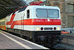 143 822-5 (243 822-4 |  Weiße Lady ) der Erfurter Bahnservice GmbH (EBS) als DPE 92150  Rennsteig-Express  von Meiningen nach Berlin-Lichtenberg steht in Halle(Saale)Hbf auf Gleis 8.