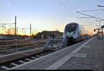 Sonnenaufgang in Halle(Saale)Hbf auf Gleis 13:  1442 618 und 1442 ??? (Bombardier Talent 2) der S-Bahn Mitteldeutschland (DB Regio Südost) als S 37559 (S5) nach Altenburg brechen bald von ihrem