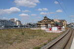 Ein ehemaliger Wageschuppen in Halle (S) Hbf, am 24.08.2022 eingerüstet.