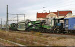 Trafo-Transport von Hitachi Energy in Halle (Saale)

Vollansicht des 24-achsigen Tiefladewagens samt Trafo mit der Bezeichnung  Uaai  (83 54 9964 002-6 CZ-NeSA), der in die Zugbildungsanlage (ZBA) Halle (Saale) gedrückt wird.
Das ganze Spektakel wurde vom Bahnsteig 12/13 in Halle(Saale)Hbf verfolgt.

🧰 Eisenbahn-Betriebsgesellschaft Neckar-Schwarzwald-Alb mbH (NeSA) | Kübler Heavy Rail GmbH
🕓 3.11.2022 | 14:55 Uhr