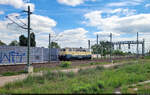 218 466-1 passiert solo den Bahnsteig 12/13 von Halle(Saale)Hbf Richtung Zugbildungsanlage (ZBA).

🧰 Railsystems RP GmbH
🕓 18.5.2023 | 13:00 Uhr