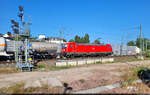 187 185-4 zieht Kesselwagen am Bahnsteig 12/13 von Halle(Saale)Hbf in südlicher Richtung vorbei.

🧰 DB Cargo
🕓 1.6.2023 | 17:40 Uhr