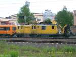 Diese gelbe Baumaschiene stand am 24.05.08 gegenber vom Hbf Halle/Saale abgestellt.