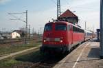 115 383 steht am 13.04.10 mit PbZ 1966 im Hbf Halle(S).