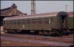 Wagen 241 Bghw der DR am 18.3.1990 im HBF Halle an der Saale.