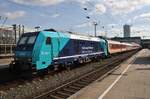 245 204-3 und 245 214-2 (Zugende) stehen am 25.3.2017 mit dem RE6 (RE11021) von Westerland(Sylt) in Hamburg-Altona.