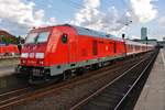 245 026-0 fährt am 2.9.2017 mit dem RE6 (RE11027) von Westerland(Sylt) in Hamburg-Altona ein.