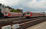 Zwei Triebzüge der BR 472 ereichen am 01.07.14 den S-Bahnhof Altona.