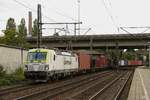 193 782-0 Captrain mit einem Containerzug in Hamburg Harburg, am 02.09.2017.