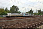 Containerzug mit 186 262-2 der Akiem S.A.S., vermietet an die CTL Logistics GmbH, durchfährt den Bahnhof Hamburg-Harburg auf Gleis 10 Richtung Hamburg-Wilhelmsburg.