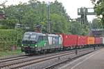 Mit einem Containerzug aus dem Hamburger Hafen fuhr am verregneten Nachmittag des 06.07.2019 die ELL/WLC 193 251 durch den Bahnhof von Hamburg Harburg in Richtung Rangierbahnhof Maschen.