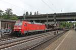 Nachdem die 152 155-8 am 06.07.2019 ihren Containerzug im Hamburger Hafen abgeliefert hatte, fuhr sie nun erneut durch den Bahnhof von Hamburg Harburg mit einem Zug, der aus leeren Containertragwagen