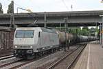 Durchfahrt am Abend des 18.07.2019 von RHC 145 086-5 mit einem langen Kesselzug durch den Bahnhof von Hamburg Harburg in Richtung Rangierbahnhof Maschen.