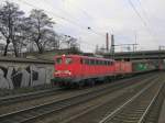 140 682-5 bei der Durchfahrt am 31.01.09 mit einem Containerzug in Hamburg-Harburg.