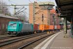 185 614-5 mit einem Containerzug am 04.03.2014 in Hamburg Harburg.