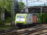 145 095-6 von Captrain kam am 9.5.15 mit einem Containerzug durch hamburg Harburg gefahren.