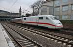 402 046-7 verlässt am 10.2.2018 als ICE770 von Stuttgart Hauptbahnhof nach Hamburg-Altona den Hamburger Hauptbahnhof.
