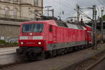 120 203-5 erreicht Hamburg Hauptbahnhof mit einem RE1  Hanse Express  aus Rostock, am 17.05.2019.