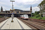 Ein 401 als verspäteter ICE 980 (Linie 25) von München Hbf nach Hamburg-Altona verlässt Hamburg Hbf auf Gleis 12.
[5.8.2019 | 15:41 Uhr]